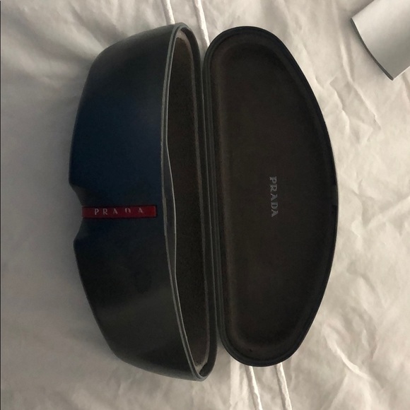 Prada - Picture 5 of 6